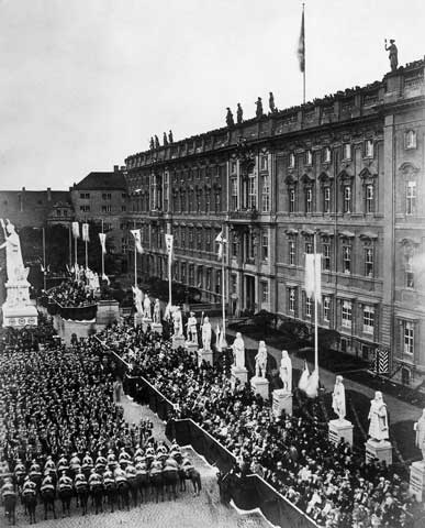 Siegesparade im Berliner Lustgarten anläßlich des Sieges über Österreich am 21. September 1866