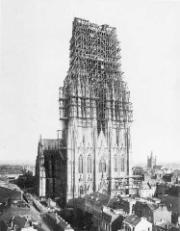 Der Kölner Dom mit Baugerüst
