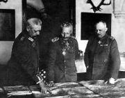 Wilhelm II. und seine Generäle Hindenburg und Ludendorff bei der Lagebesprechung