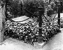 Grab Chamissos auf dem Friedhof vor dem Halleschen Tor in Berlin
