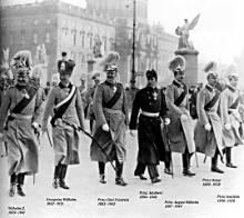 Kaiser Wilhelm II. mit seinen sechs Söhnen