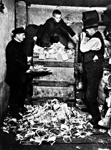 Geld, daß sein Papier nicht wert ist